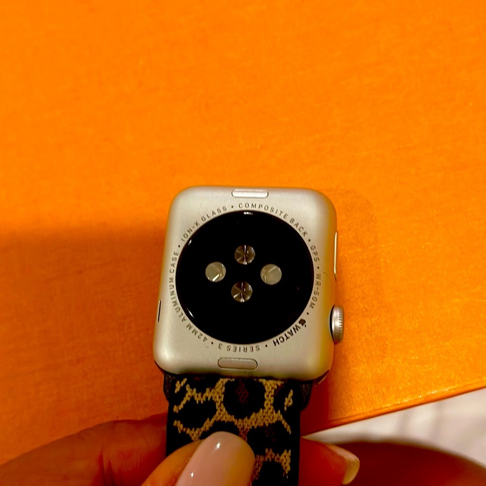 Apple Watch Series 3 42 mm aluminum case ion X class composite back GPSWR – 50 M